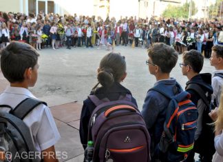 Părinții acuză ”haosul” din educație: Nevoile de bază nu sunt acoperite, de la hârtie igienică și săpun, până la laboratoare