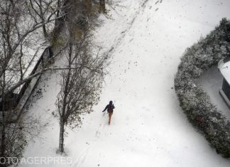 Școli închise luni și marți, în mai multe județe, din cauza ninsorilor abundente UPDATE