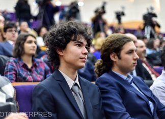 Olimpicii români, premiați de Ministerul Educației. 61 de medalii de aur și premiul I, obținute în 2017-2018