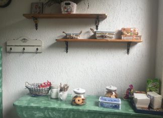 Anticafeneaua din școală. Un loc fain unde elevii și profesorii se întâlnesc la un ceai și dezbat idei