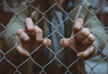O școală din Capitală, dată în judecată de părinții unui copil care a fost victima bullying-ului