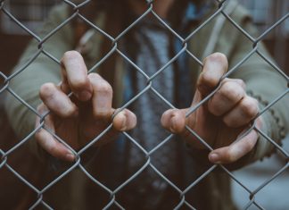 O școală din Capitală, dată în judecată de părinții unui copil care a fost victima bullying-ului