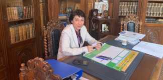 Silvia Mușătoiu, directoarea Colegiului Șincai, susținută de profesori în războiul cu Primăria sectorului 4: ”Nu ţin de scaun” Silvia Mușătoiu, director al Colegiului Național ”Gheorghe Șincai”