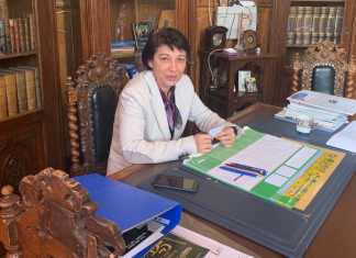 Silvia Mușătoiu, directoarea Colegiului Șincai, susținută de profesori în războiul cu Primăria sectorului 4: ”Nu ţin de scaun” Silvia Mușătoiu, director al Colegiului Național ”Gheorghe Șincai”