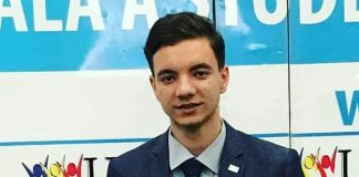 Un elev din Adjud a creat aplicația pentru mobil ”BAC de 10”. Andrei este olimpic și nu vrea să plece din țară