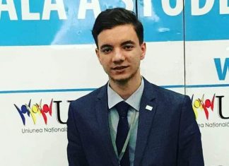 Un elev din Adjud a creat aplicația pentru mobil ”BAC de 10”. Andrei este olimpic și nu vrea să plece din țară