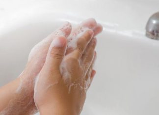 Epidemie de gripă. Recomandările dr. Adrian Streinu-Cercel: ”Nu duceți copiii la mall! Apa și săpunul sunt sfinte”