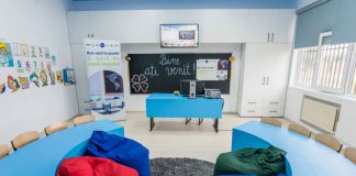 O clasă colorată, în imagini. Cum a fost transformată într-un sat sala pentru elevii de la pregătitoare FOTO