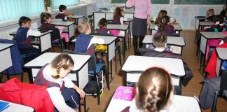 Profesoară de engleză, reclamată după ce a predat elevilor o lecție în care a folosit cuvântul ”foot”