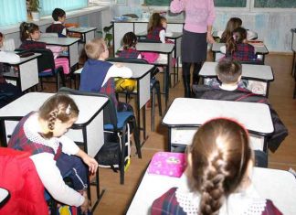 Profesoară de engleză, reclamată după ce a predat elevilor o lecție în care a folosit cuvântul ”foot”