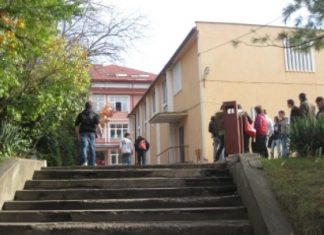 Elevii din Mureș nu mai vor abuzuri în școli și cer modificarea Regulamentelor liceelor
