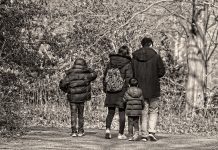 Mesajul unei mame către ministrul Educației: ”Nu ne nenorociți copiii! Trebuie să existe viață și dincolo de acest sistem bolnav și găunos”