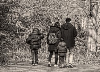Mesajul unei mame către ministrul Educației: ”Nu ne nenorociți copiii! Trebuie să existe viață și dincolo de acest sistem bolnav și găunos”