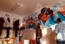 Picturi murale în clasă. Elevii unui liceu din Constanța și-au transformat sala în care învață într-un loc ”mai special”