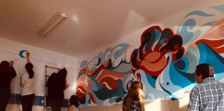 Picturi murale în clasă. Elevii unui liceu din Constanța și-au transformat sala în care învață într-un loc ”mai special”