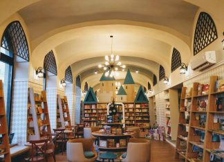 O lume de basm, într-o librărie din Oradea. Poveștile prind viață prin joacă și creativitate FOTO