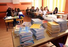 Autorii manualelor unice, cu greșeli multiple, au încasat şi 10.000 de euro. Răspunsul MEN la interpelarea unui senator