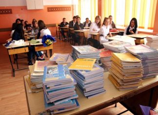 Autorii manualelor unice, cu greșeli multiple, au încasat şi 10.000 de euro. Răspunsul MEN la interpelarea unui senator