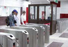 Abonamente la Metrou pentru elevi și studenți: Metrorex a deschis un nou punct de vânzare. Reacția elevilor