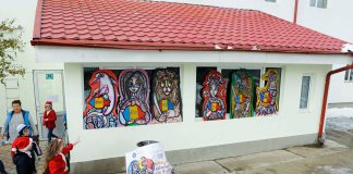 Într-o comună din Iași: Școala decorată cu obiecte pictate, unde copiii învață programare și fac teatru