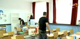 Într-o școală din București, părinții au curățat și dezinfectat sălile de clasă