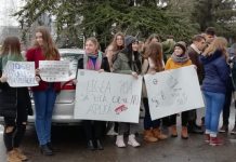 Protest al elevilor din Constanța: ”Legea poa’ să zică, CJC-ul nu aplică” VIDEO