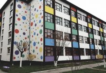O școală îmbrăcată în culori, la Râmnicu Vâlcea. Ce i-a determinat pe profesori să facă schimbarea