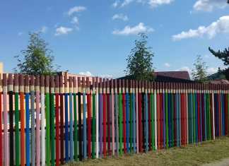 Tabla înmulțirii pictată pe scări și garduri colorate. Cum au creat elevii și profesorii ”școala ca acasă” la Brașov