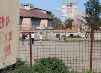 Sorin Cîmpeanu: Toţi elevii aflaţi în dificultate din perspectivă socio-economică vor primi burse sociale. Cuantumul minim: 200 de lei/lună