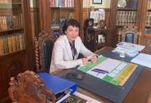 Silvia Mușătoiu, directorul Colegiului Șincai: ”Aș elimina cu totul politica din învățământ pentru că nu va merge niciodată ceva” Silvia Mușătoiu, director al Colegiului Național ”Gheorghe Șincai”