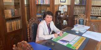 Silvia Mușătoiu, directorul Colegiului Șincai: ”Aș elimina cu totul politica din învățământ pentru că nu va merge niciodată ceva” Silvia Mușătoiu, director al Colegiului Național ”Gheorghe Șincai”