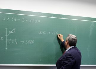 Întrebările unui profesor: ”Dar s-a gândit cineva să dezvolte mai mult entuziasmul în clasă, să facă materia predată atractivă…?”
