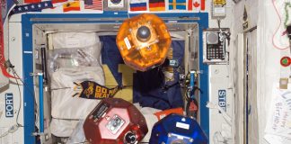Elevi români, calificați în finala unui concurs NASA. Liceenii, nevoiți să strângă bani pentru a participa la competiție