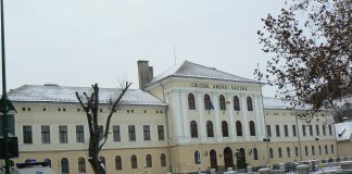 Elevii de gimnaziu cu media generală sub 8.50, dați afară din școală la Brașov