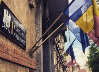 Zeci de profesori au venit la sediul MEN, nemulțumiți de schimbările propuse de minister