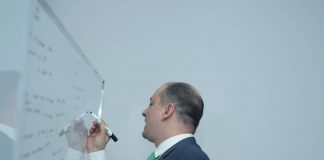 Primarul sectorului 4 îi răspunde directoarei de la Șincai: Vrea să cheltuie banii după bunul plac. Să respecte legea și să lase orgoliile