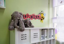 Clasa pentru ”pitici” de la o școală din București, amenajată cu ajutorul unui arhitect: ”Se poate și altfel”