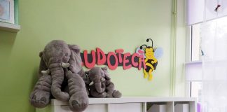 Clasa pentru ”pitici” de la o școală din București, amenajată cu ajutorul unui arhitect: ”Se poate și altfel”