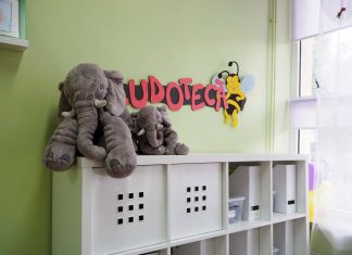 Clasa pentru ”pitici” de la o școală din București, amenajată cu ajutorul unui arhitect: ”Se poate și altfel”