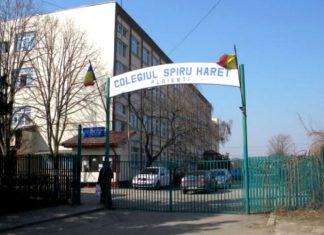 Protest la Colegiul ”Spiru Haret” din Ploiești unde a fost înjunghiată profesoara de matematică