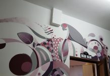 Artă și culoare în școală. Un hol întreg decorat în vacanță de elevi și studenți, la Colegiul ”Regina Maria” FOTO