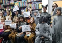 ”Protest” al copiilor într-o librărie din Galați: ”Da poveștilor, Nu tabletelor!”