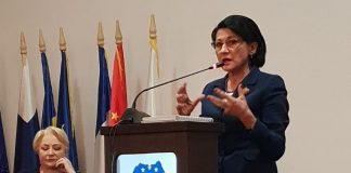 Ecaterina Andronescu vrea clase profesionale în școlile de la sat și cantine în sistem modular