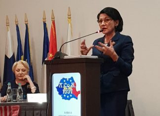 Ecaterina Andronescu vrea clase profesionale în școlile de la sat și cantine în sistem modular