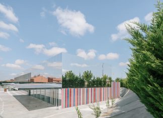Școala cu un design special. Arhitecții au numit-o ”școala aproape invizibilă”