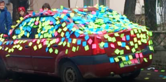 Surpriza unor elevi pentru dirigintele lor: i-au acoperit mașina cu mesaje de apreciere