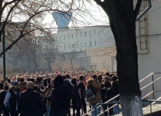 FSLI cere Senatului adoptarea urgentă a legii privind protecția profesorilor: ”Vreți școli în care există pericol?”