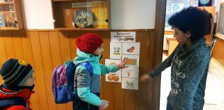Când ziua începe altfel la școală: cu o îmbrățișare și în ritmuri de dans VIDEO