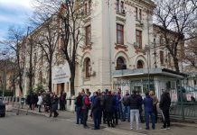 Protest anunțat de Federația ”Spiru Haret”: Profesorii vor purta banderole tricolore. Lista revendicărilor