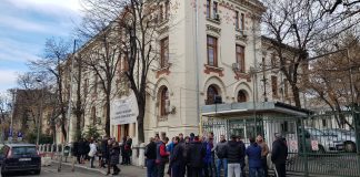 Protest anunțat de Federația ”Spiru Haret”: Profesorii vor purta banderole tricolore. Lista revendicărilor